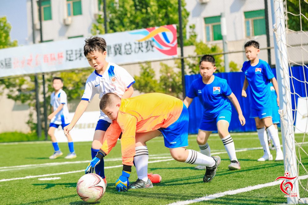 萧初然知道叶辰跟费可欣早就见过面，所以倒也没觉得有什么问题，不假思索的便答应下来。